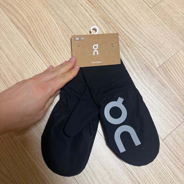 M) 84,000원 새상품 온 러닝 코어 글러브 블랙