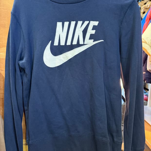 나이키 빅로고 네이비 맨투맨