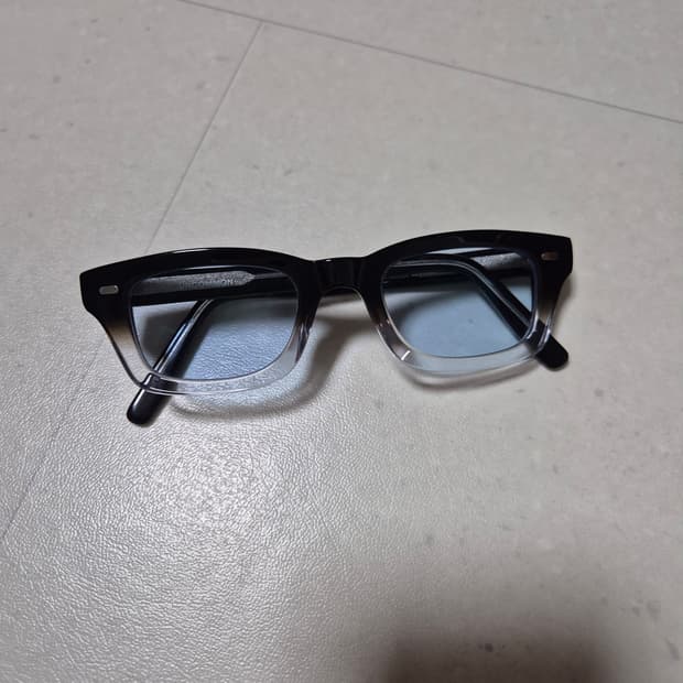 언커먼아이웨어 벅 홍태준 안경