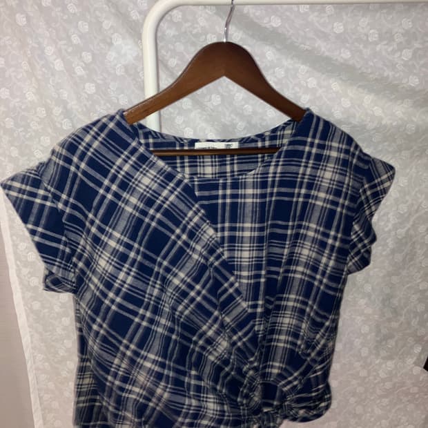 💌 Vintage navy check frill wrap blouse.