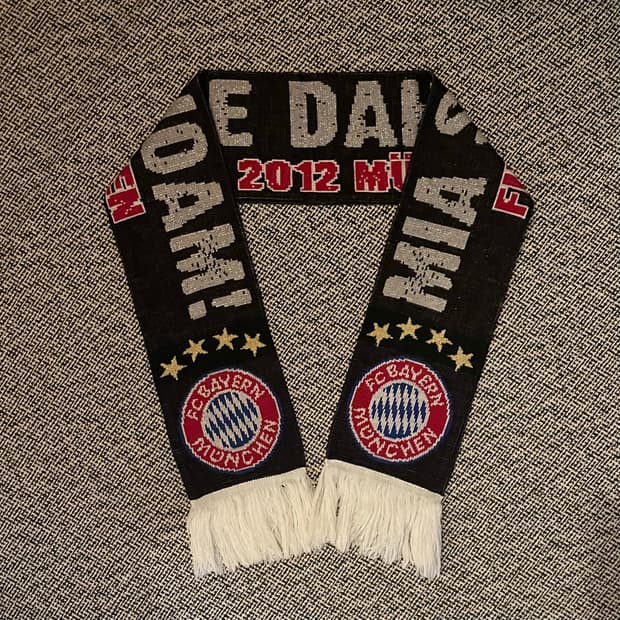 vintage FC Bayern Munich football scarf