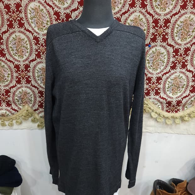 존스메들리 메리노울 진그레이 브이넥 니트

