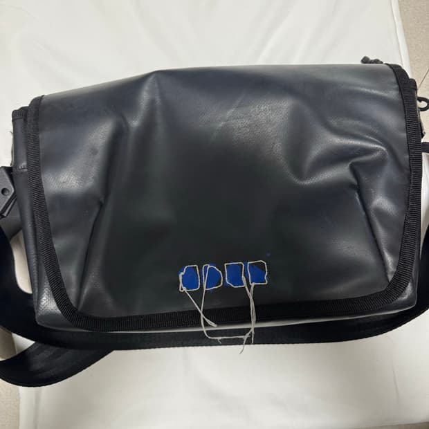 아더에러 애드모아 크로스백