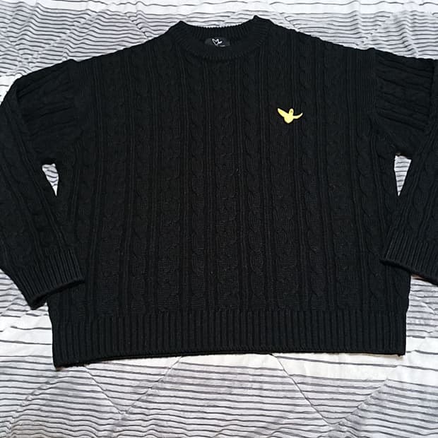 와릿이즌 오버핏 꽈배기니트 실측105 여성99 가슴66 기장67