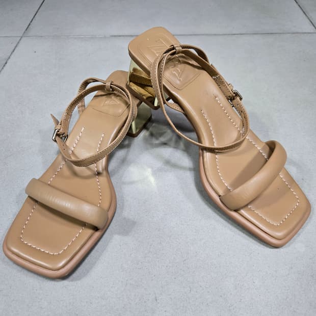 거의새것/ 자라 스트랩 샌들 230mm