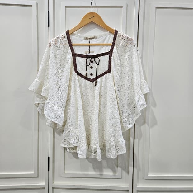 레이스 프릴 케이프 블라우스