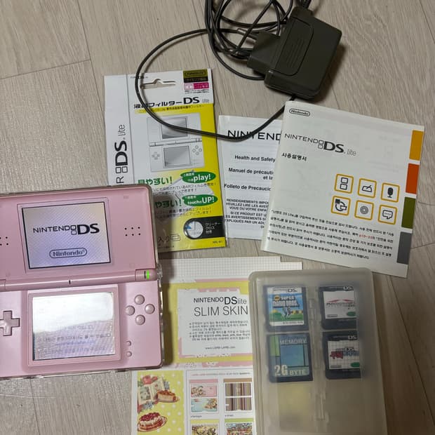 닌텐도 DS Lite 핑크 본체 및 게임팩