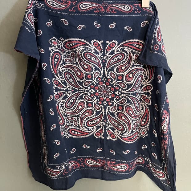 Kapital 페이즐리 반다니