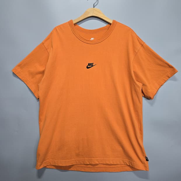 나이키 프리미엄 에센셜 반팔 티셔츠