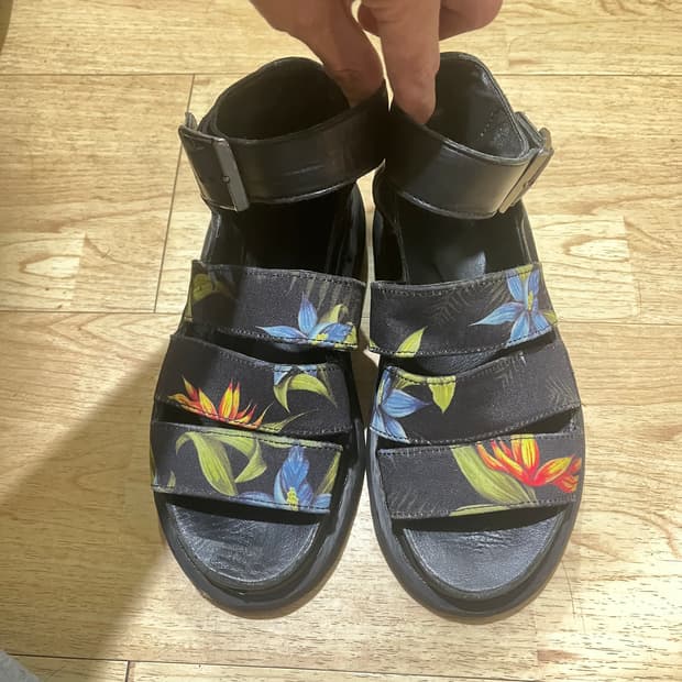 (220~230mm) 닥터마틴 클라리스 하와이안 플로럴 샌들