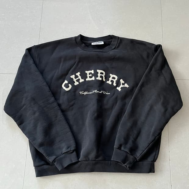 Cherry la 스웻셔츠