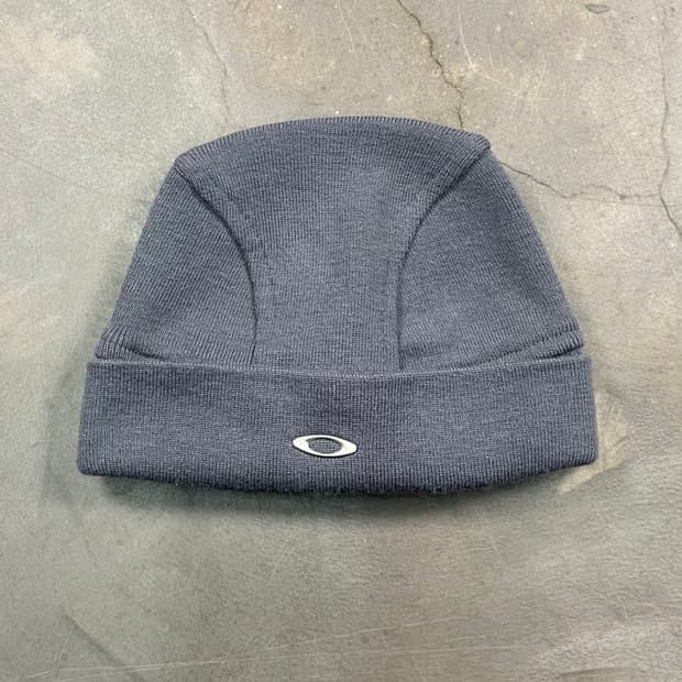 00s 오클리 메탈로고 숏 비니