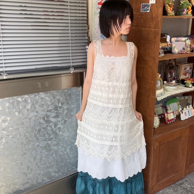 꽃무늬펀칭롱슬리브리스