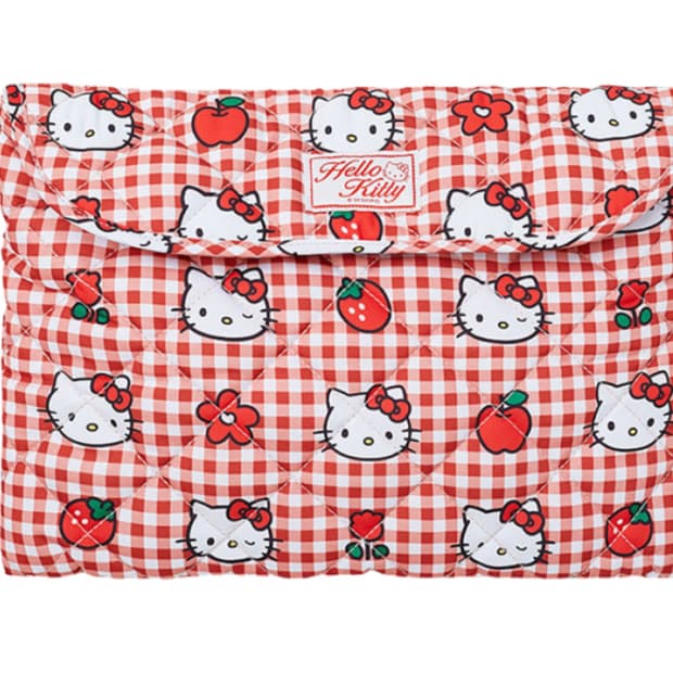 스파오 헬로키티 노트북 파우치