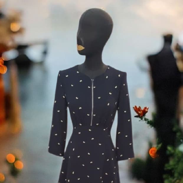 시슬리 앞지퍼 금사 자수 네이비 미디원피스 55