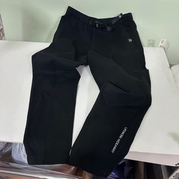 M 라이프워크 블랙 슬림핏 벨티드 팬츠