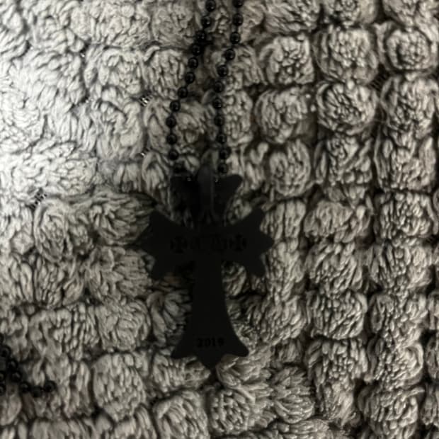 크롬하츠 실리크롬 CH 크로스 펜던트 블랙