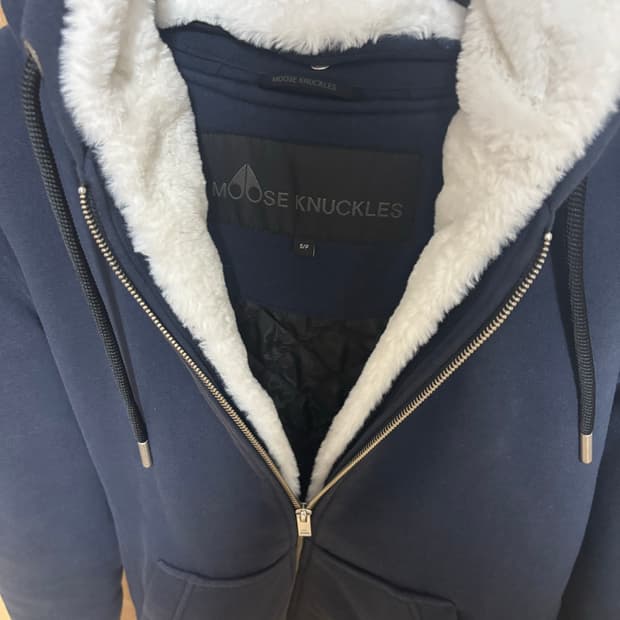 무스너클 버니스웨터 판매 합니다