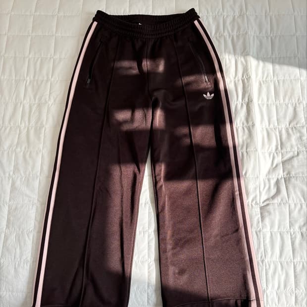 아디다스 클래식 트랙 팬츠 아우라커피 샌드핑크 KD3749