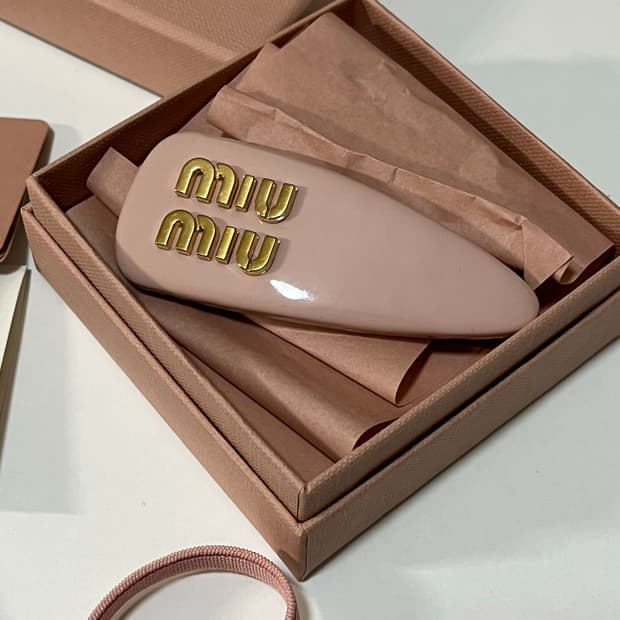 미우미우 헤어핀