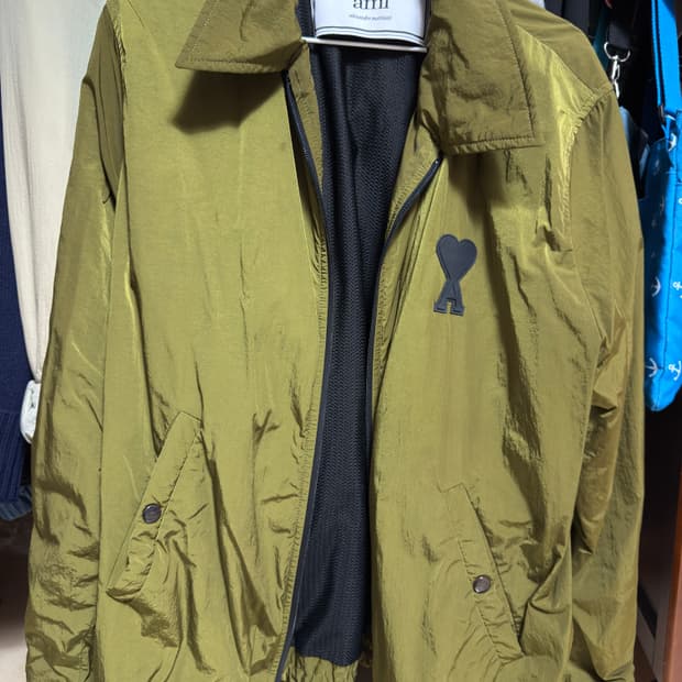 [정품] 아미 파리스 하트로고 바람막이 올리브