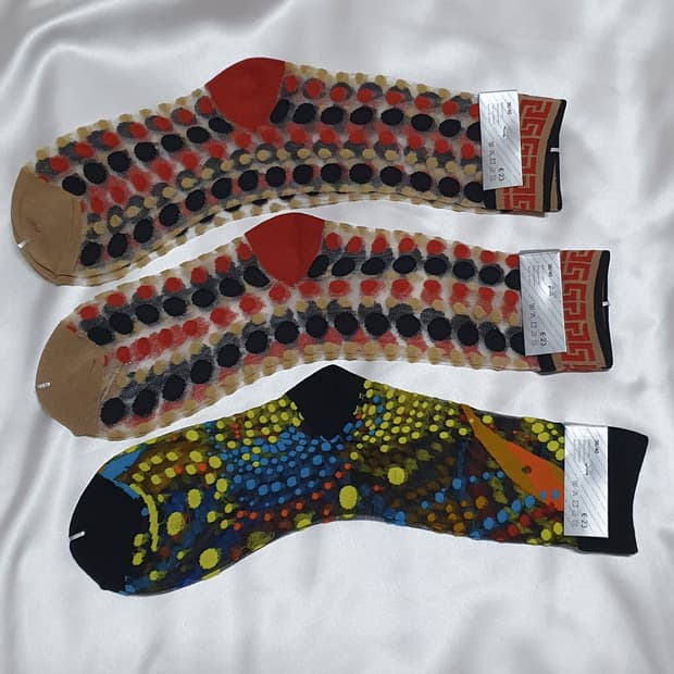 옐로우 레드 도트 CONNISTINE MUSEUM 코니스틴 뮤지엄 양말 