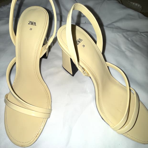 Zara 레몬 힐 샌들