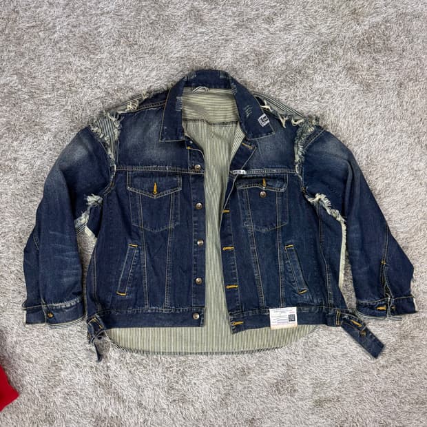 Maison Mihara Yasuhiro 감각적인 디자인 데님 자켓입니다