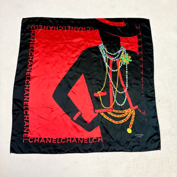 [정품] 샤넬 빈티지 마드모아젤 실루엣 대형 실크 스카프