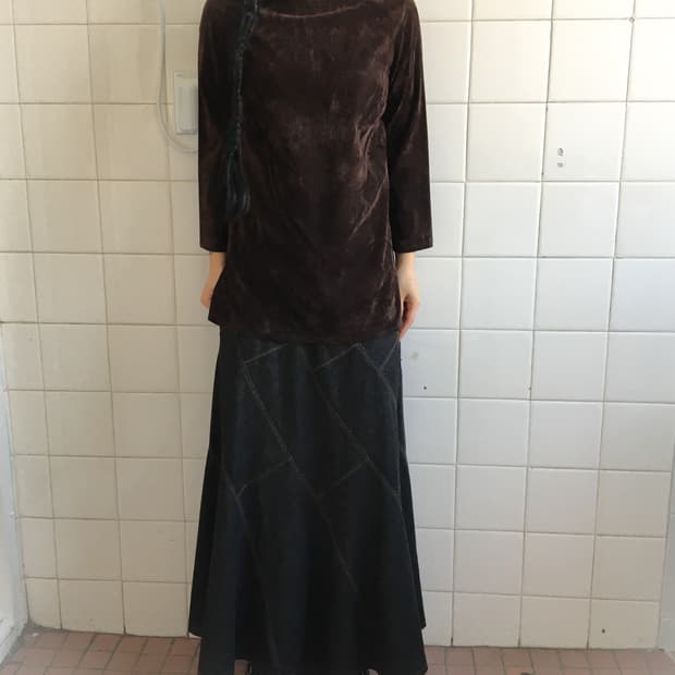 Punching point high neck suede top