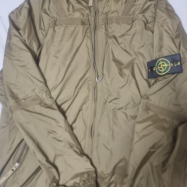 스톤아일랜드 바람막이 Xl