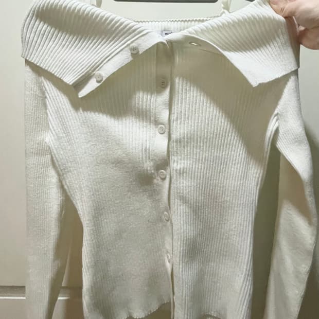 무신사 스탠다드 오프숄더 니트 m사이즈