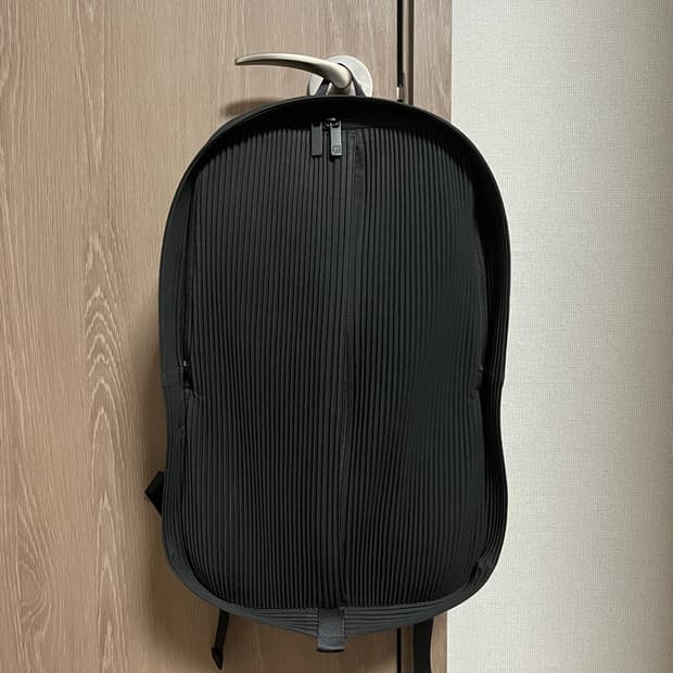 이세이미야케 옴므플리세 플리츠 데이팩 블랙