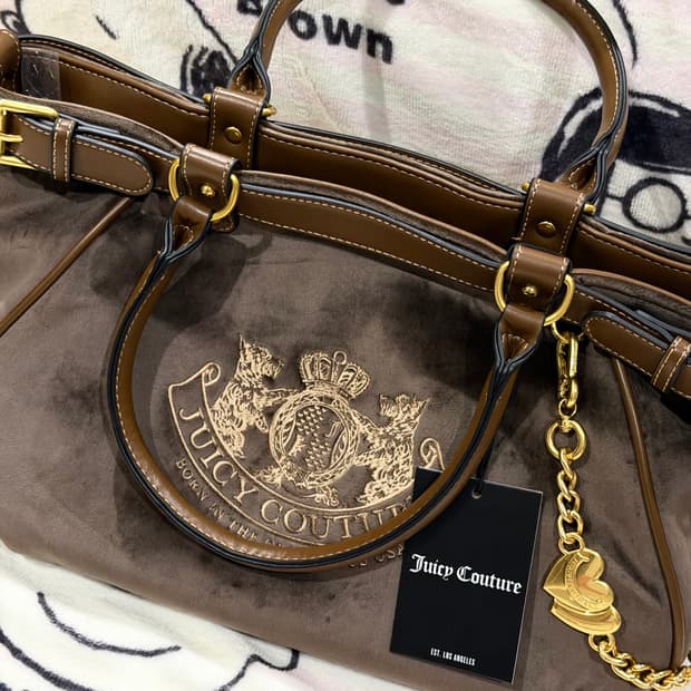 [신상✨프리뷰세일]대대장 신상 쥬시꾸뛰르 브라운 벨벳 숄더백