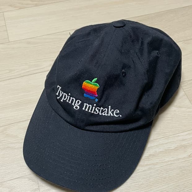 타이핑 미스테이크 볼캡 블랙