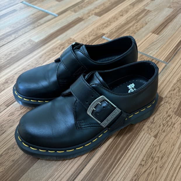 닥터마틴 1461 버클 풀업 블랙