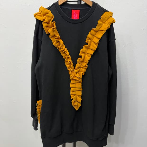 정품) 럭키슈에뜨 프릴 롱맨투맨 36