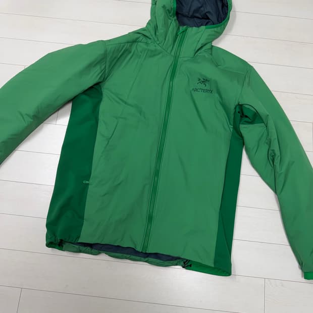 아크테릭스 아톰 lt L 사이즈 상태 9.6/10  큐알코드 인식하시면 