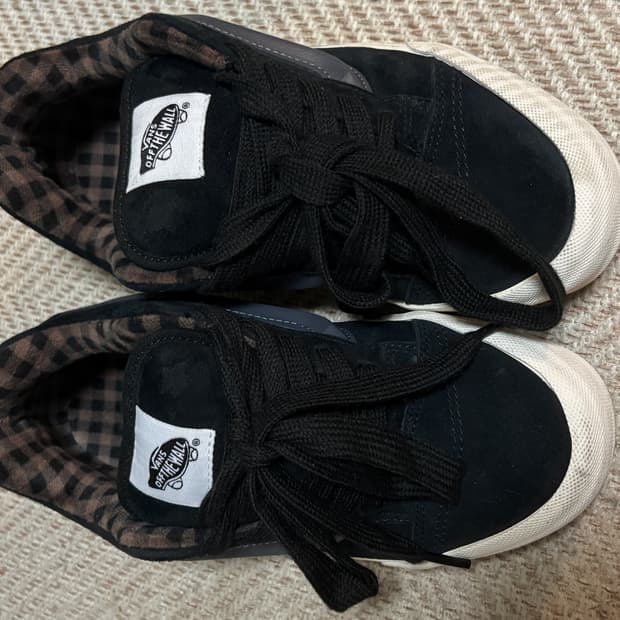 반스 뉴스쿨 235