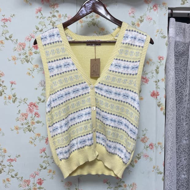 파스텔 옐로우 페어아일 니트 조끼