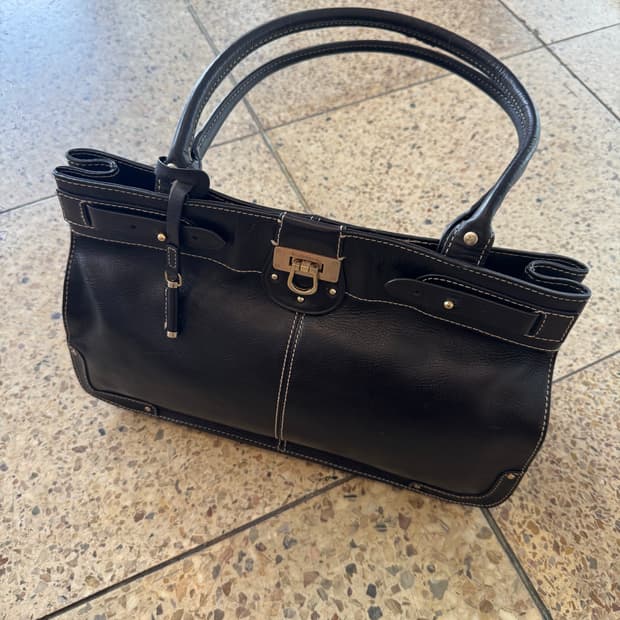 Liz Claiborne 리즈클레이본 버클 디테일 스티치 레더 백