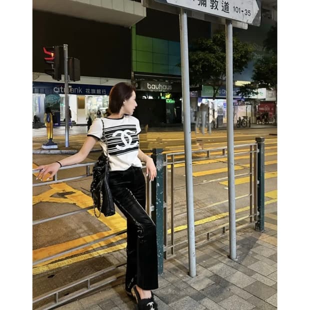 (정품) (W34) 샤넬 탑 자수 립드 코튼 저지 화이트 블랙 반팔