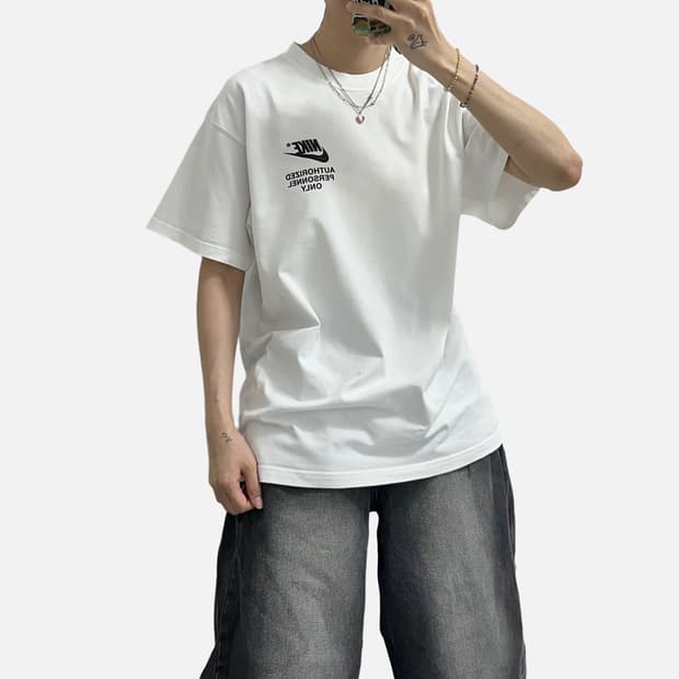 나이키 오서라이즈 백로고 반팔티