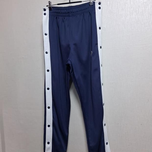 국내판나이키정품 사이즈 남성 표기 M남성 
폴리 져지소재이며 탄탄하게 보