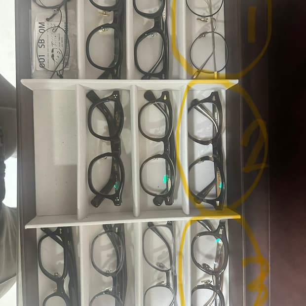 스틸러, 뮤지움바이비컨 안경판매합니다.