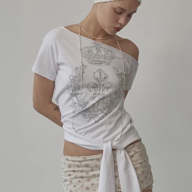 스컬프터-Chateau Shithole Tie Tee White