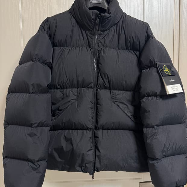 [L] 23FW 스톤아일랜드 크링클랩스 논후드 블랙 패딩 백화점판