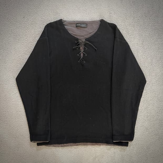 Lace-up long sleeve