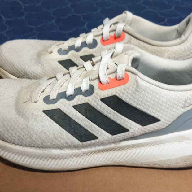 아디다스 런팔콘 와이드 3.0 클라우드 코어 런닝화 (275)