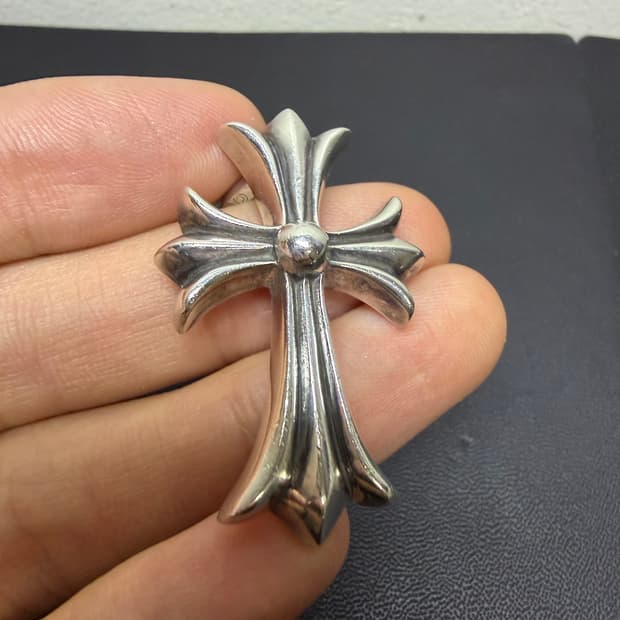 크롬하츠 스몰 크로스 위드 베일